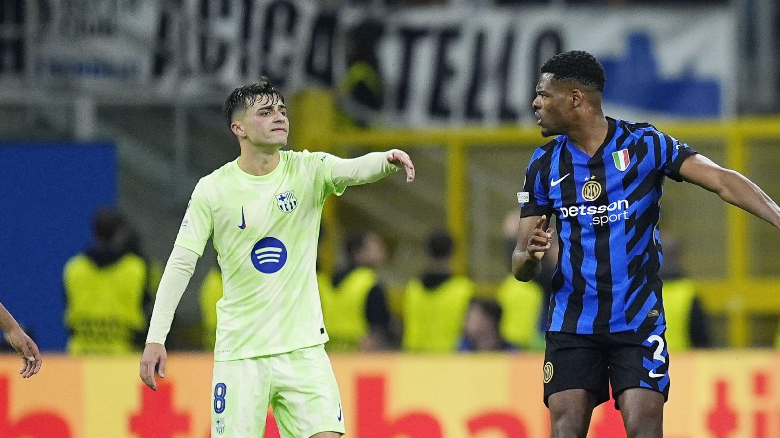 Зірка Барселони вимагає розслідування УЄФА щодо поразки від Інтера, натякаючи на корупцію арбітра в шокуючому інтерв'ю