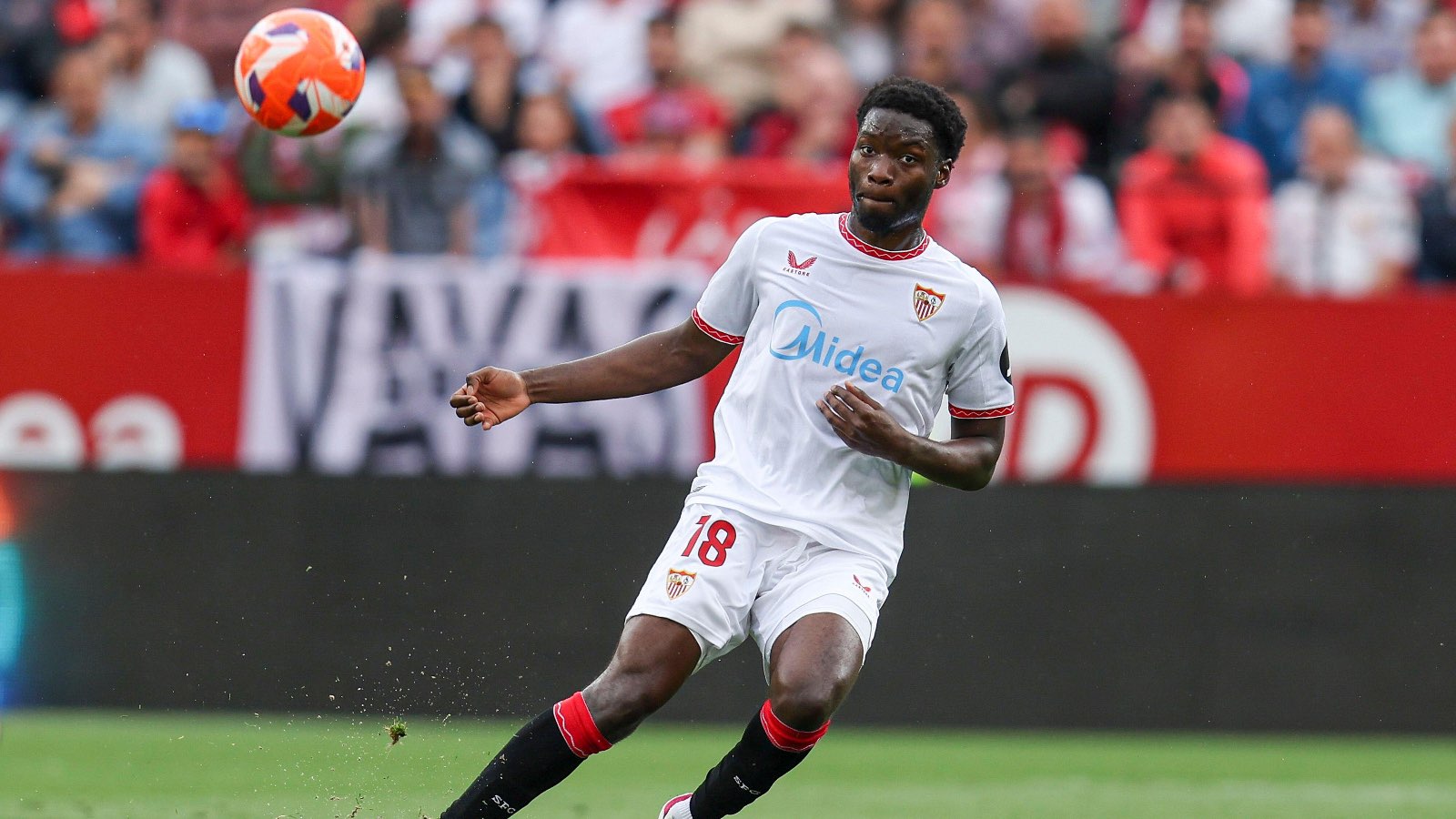 Перемовини Манчестер Юнайтед: Червоні дияволи змагаються з Арсеналом за нового Н'Голо Канте, а також розглядають несподіване підписання нападника з Прем'єр-ліги за £21 млн