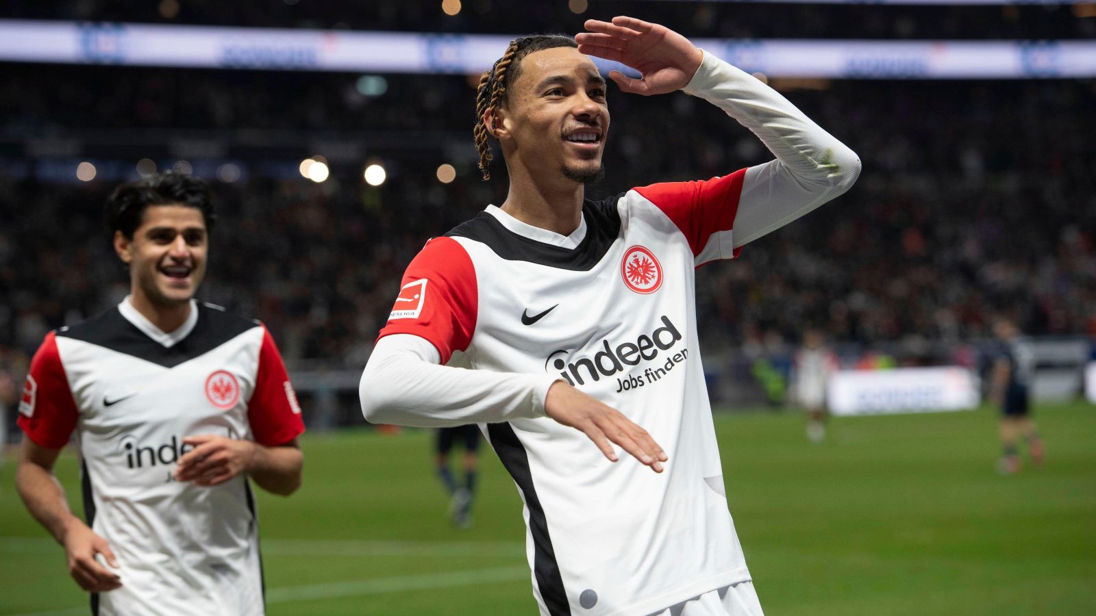 Манчестер Юнайтед встановив 'контакт' з Екітіке, оскільки конкуренти 'уважні до ситуації'