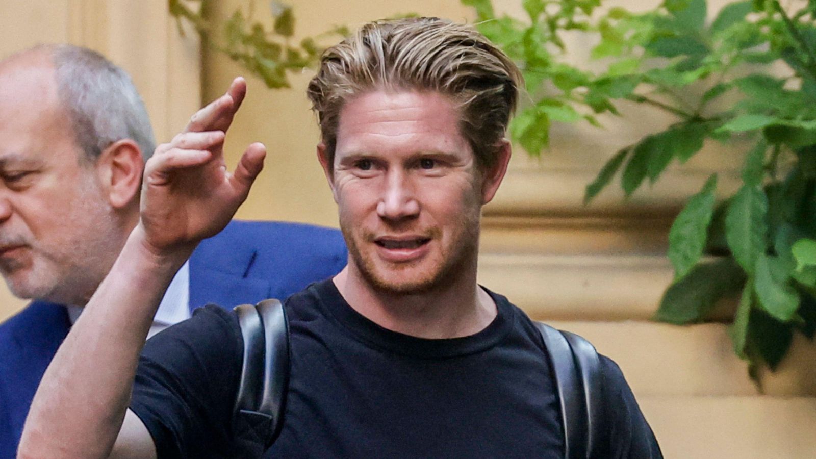 Де Брейне просить про 