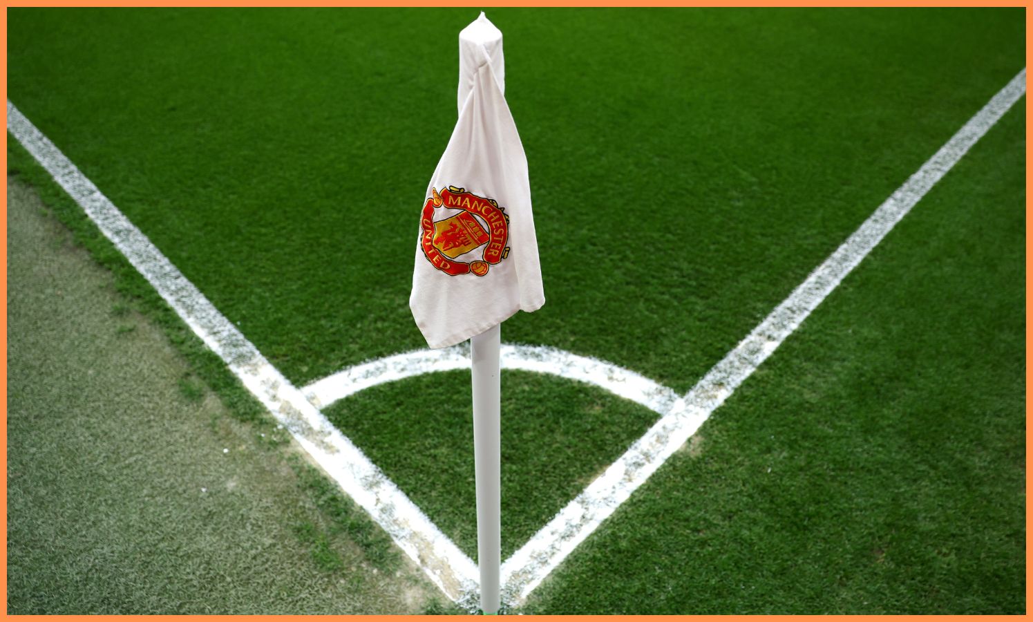 Нападник, який шукає нову команду цього літа, з ентузіазмом розглядає можливість приєднання до Манчестер Юнайтед