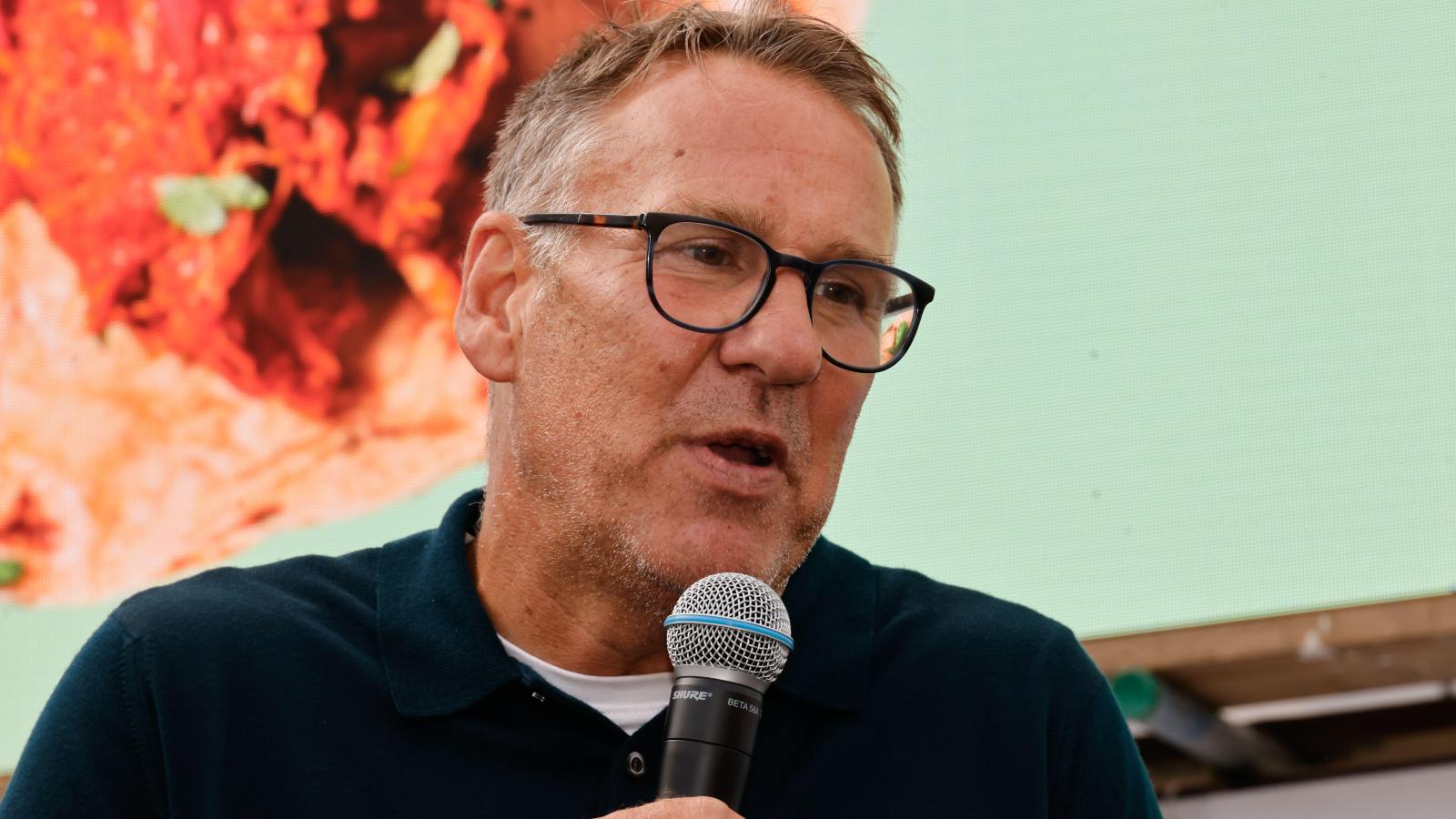 Merson заявляє, що Прем'єр-ліга повинна 'звернути увагу зараз', оскільки зоряний гравець робить все 'вкрай легко' під час розгрому Вулвергемптона Манчестер Сіті