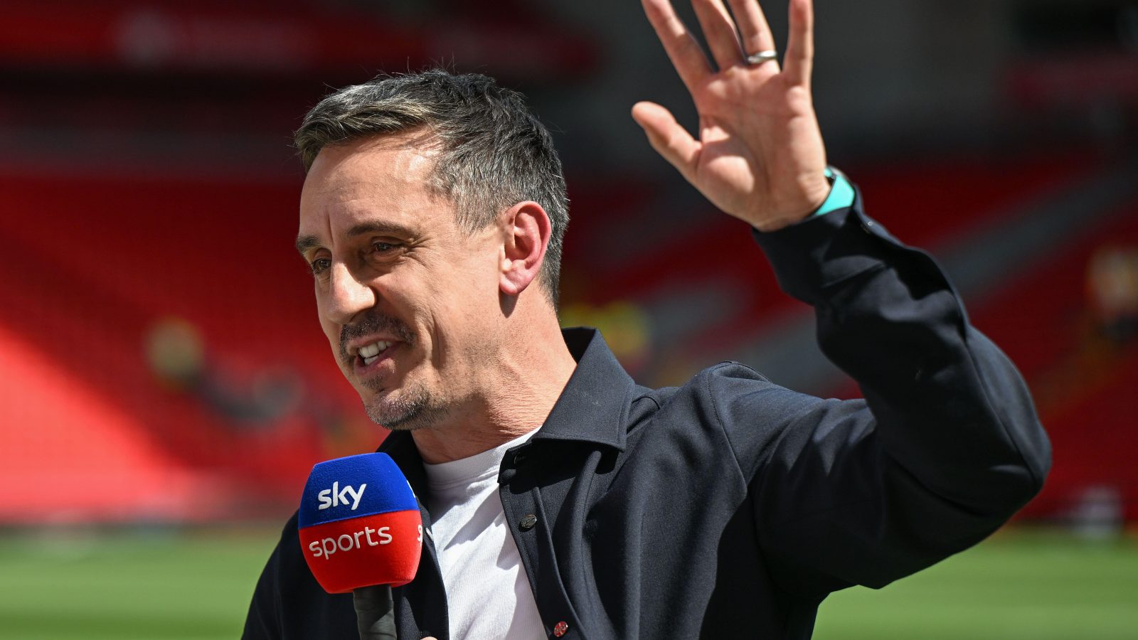 Невіл стверджує, що 