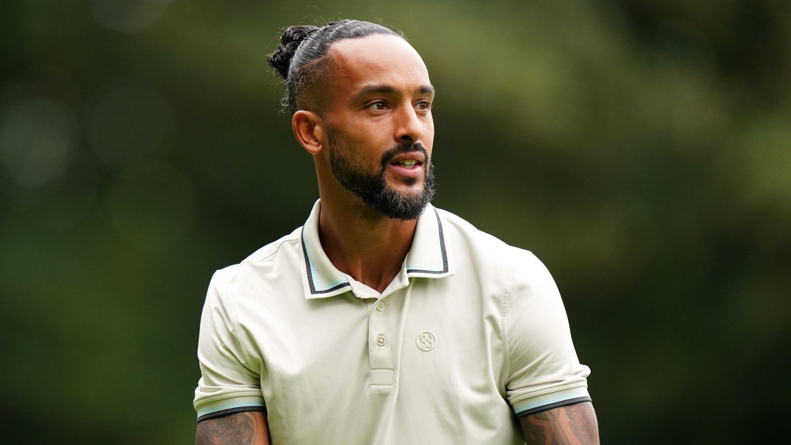 Валкотт вказує на двох гравців Арсеналу, які не можуть виходити в старті разом, а Врайт попереджає Артету