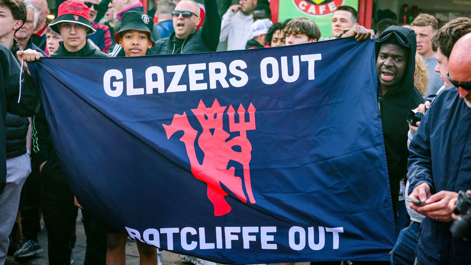 Чому Глейзери можуть продати Манчестер Юнайтед за £4.3 млрд 'до лютого 2027 року' з трьома потенційними покупцями 