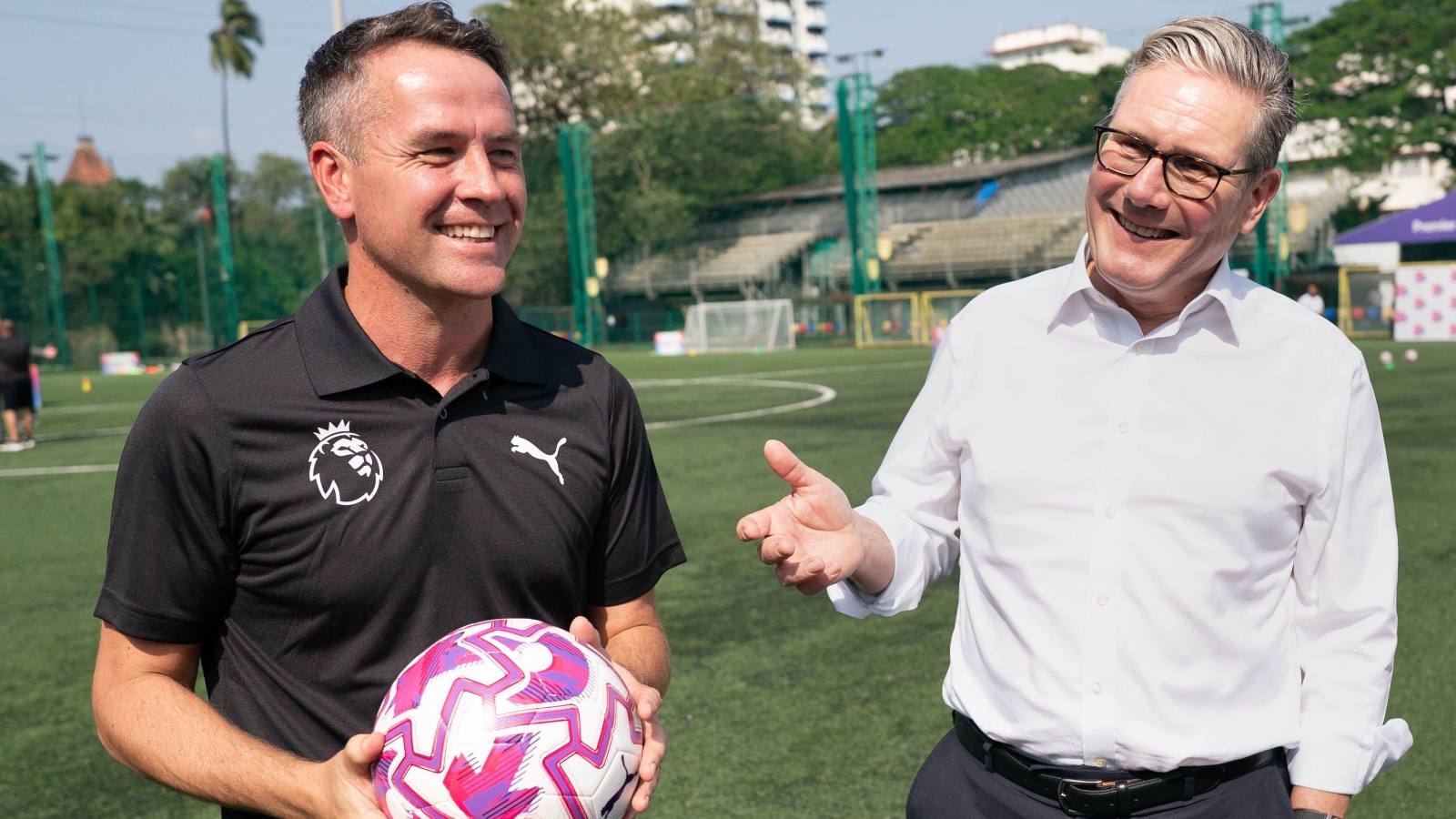 Екс-нападник Манчестер Юнайтед Оуен вважає, що Невілл і Руні виглядають ганебно через критику Аморіма