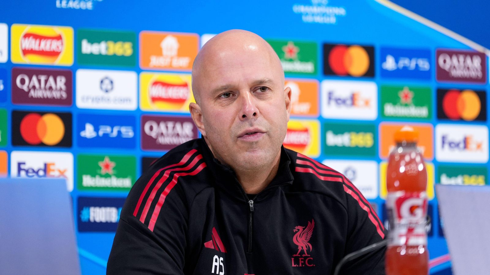 Слот висловився про майбутнє Ван Дейка після підписання з Жакеєм